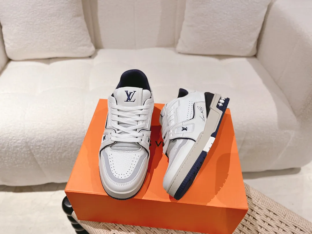 👟👟Ex-factory price 840👟👟 Women's shoes, women's clothing, top version of LV TRAINER basketball series sneakers, original 1:1 disassembly, official website limited edition retro basketball sneakers! Both the high-top and low-top models spent money to purchase 1:1 accurate reproductions of the originals, and all the details are flawless! The upper material is exclusively customized first-layer cowhide, the inside is breathable 3D mesh material, the sole is T👟👟 ex-factory price U, non-slip, anti-yellowing and high temperature resistant. Exclusively customized materials, women’s size 35-40, men’s size 39-45